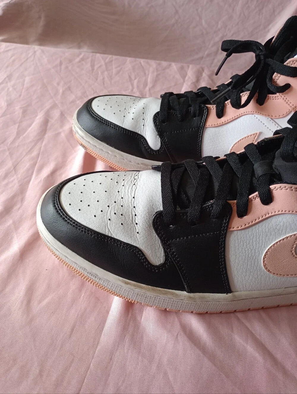 Nike Air Jordan 1 Mid Crimson Tint 554724-133 Shoes Sneakers Pink Men’s Size 12